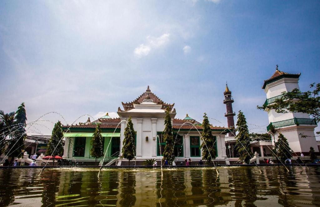 Capital O 142 Hotel Al Furqon Syariah Palembang Kültér fotó